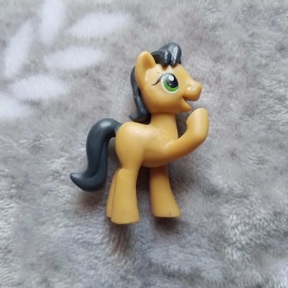 My Little Pony Figure Golden Delicious Tan Gray MLP G4 Mini Figurine
